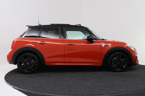 MINI Mini 1.5 Cooper Automaat (PANORAMADAK, JCW PAKKET, STOELVERWARMING, PDC, DEALER ONDERHOUDEN)