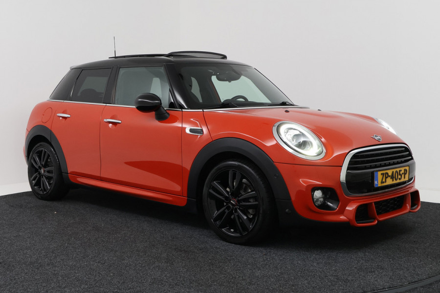 MINI Mini 1.5 Cooper Automaat (PANORAMADAK, JCW PAKKET, STOELVERWARMING, PDC, DEALER ONDERHOUDEN)