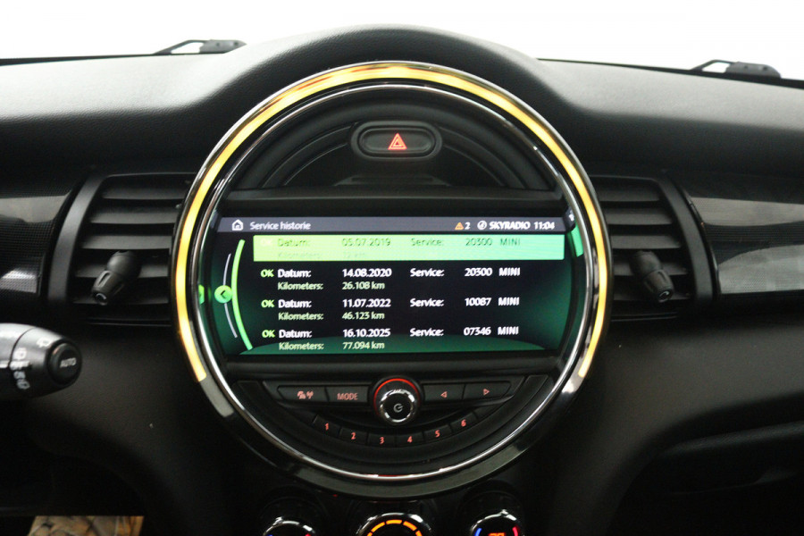 MINI Mini 1.5 Cooper Automaat (PANORAMADAK, JCW PAKKET, STOELVERWARMING, PDC, DEALER ONDERHOUDEN)