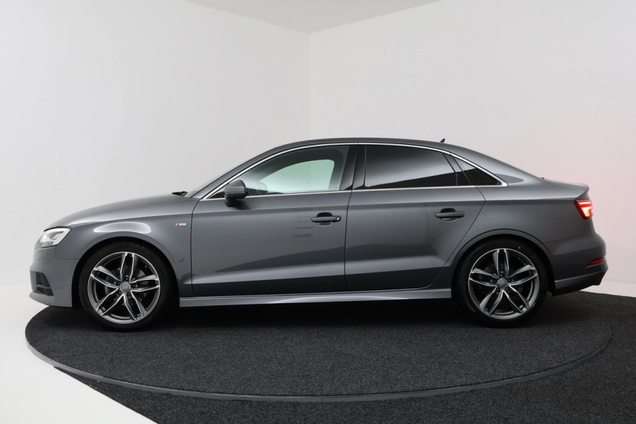 Audi A3 Limousine 35 TFSI CoD Advance Sport Automaat (VIRTUAL COCKPIT, STOELVERWARMING, ADAPTIVE CRUISE, PARKEERSENSOREN)