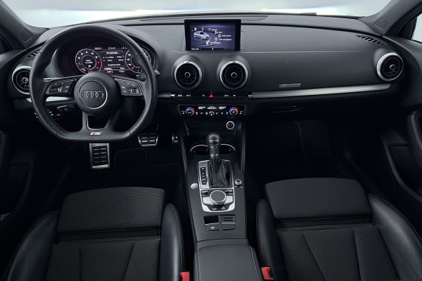 Audi A3 Limousine 35 TFSI CoD Advance Sport Automaat (VIRTUAL COCKPIT, STOELVERWARMING, ADAPTIVE CRUISE, PARKEERSENSOREN)