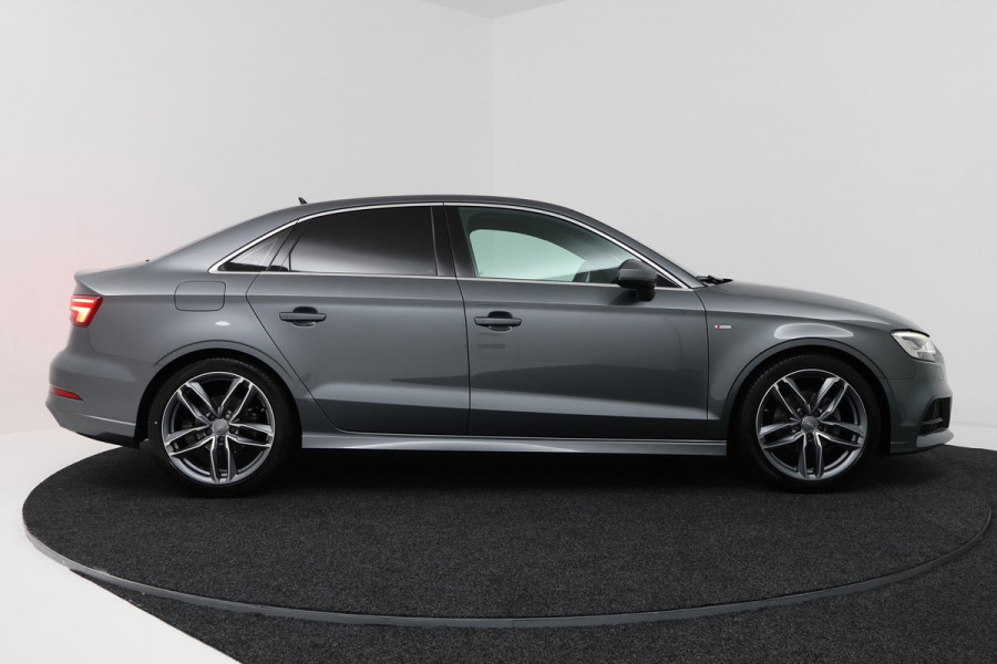 Audi A3 Limousine 35 TFSI CoD Advance Sport Automaat (VIRTUAL COCKPIT, STOELVERWARMING, ADAPTIVE CRUISE, PARKEERSENSOREN)