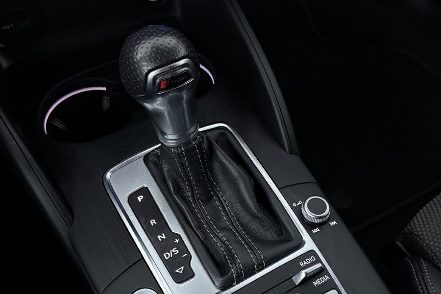 Audi A3 Limousine 35 TFSI CoD Advance Sport Automaat (VIRTUAL COCKPIT, STOELVERWARMING, ADAPTIVE CRUISE, PARKEERSENSOREN)