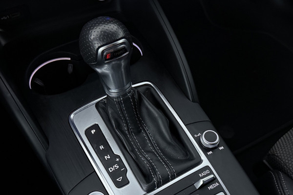 Audi A3 Limousine 35 TFSI CoD Advance Sport Automaat (VIRTUAL COCKPIT, STOELVERWARMING, ADAPTIVE CRUISE, PARKEERSENSOREN)