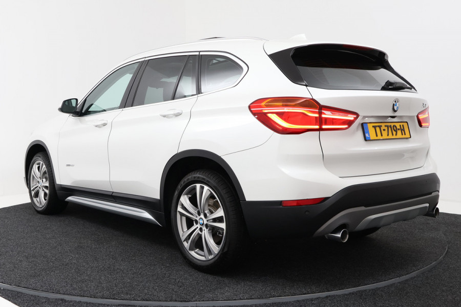 BMW X1 SDrive20i High Executive (PANORAMADAK, HARMAN/KARDON, GROOT-NAVIGATIE, STOELVERWARMING, DEALER ONDERHOUDEN)