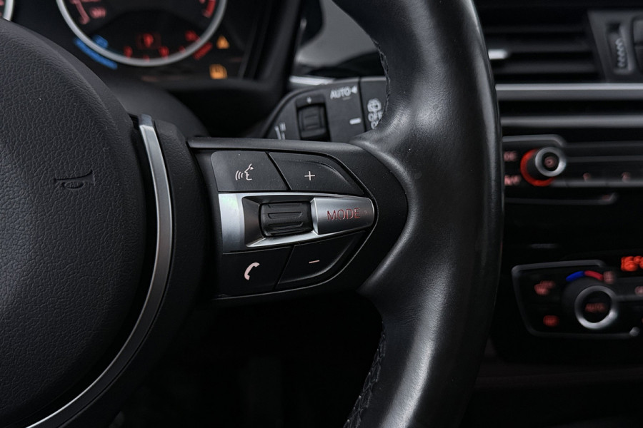 BMW X1 SDrive20i High Executive (PANORAMADAK, HARMAN/KARDON, GROOT-NAVIGATIE, STOELVERWARMING, DEALER ONDERHOUDEN)