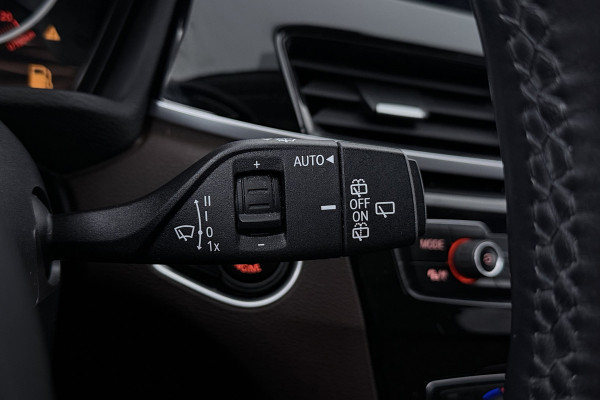 BMW X1 SDrive20i High Executive (PANORAMADAK, HARMAN/KARDON, GROOT-NAVIGATIE, STOELVERWARMING, DEALER ONDERHOUDEN)