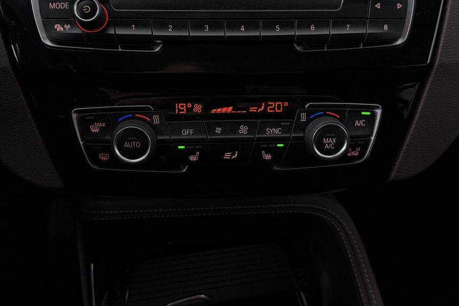 BMW X1 SDrive20i High Executive (PANORAMADAK, HARMAN/KARDON, GROOT-NAVIGATIE, STOELVERWARMING, DEALER ONDERHOUDEN)
