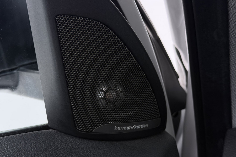 BMW X1 SDrive20i High Executive (PANORAMADAK, HARMAN/KARDON, GROOT-NAVIGATIE, STOELVERWARMING, DEALER ONDERHOUDEN)