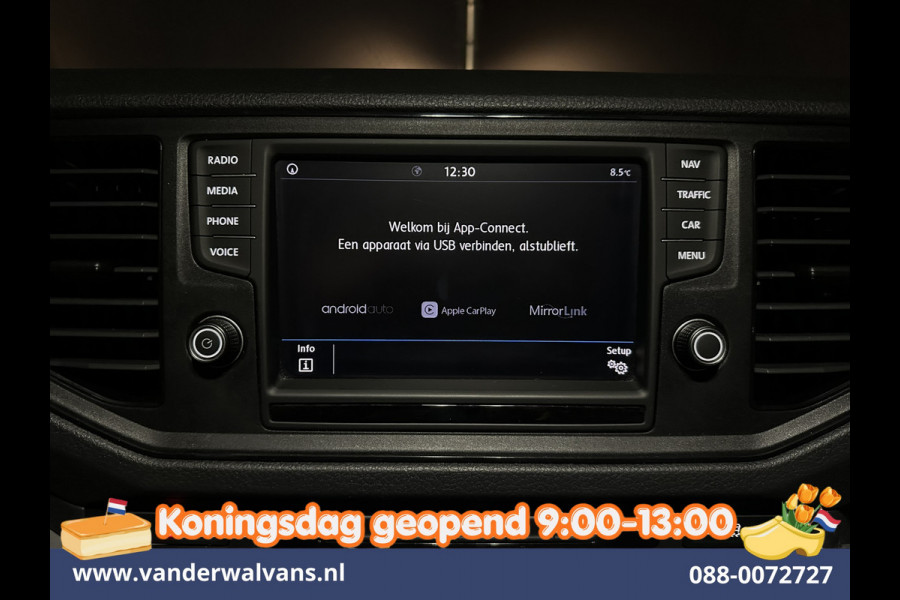 Volkswagen Crafter 2.0 TDI 140pk L3H3 L2H2 Euro6 Airco | Navigatie | Apple Carplay | Cruisecontrol Android Auto, Bijrijdersbank, 3000kg trekvermogen, zilver