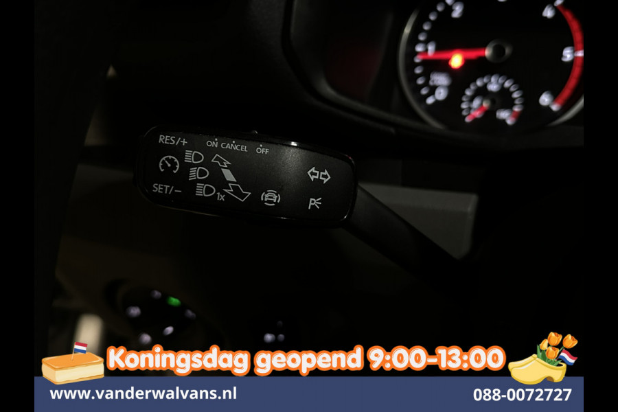 Volkswagen Crafter 2.0 TDI 140pk L3H3 L2H2 Euro6 Airco | Navigatie | Apple Carplay | Cruisecontrol Android Auto, Bijrijdersbank, 3000kg trekvermogen, zilver