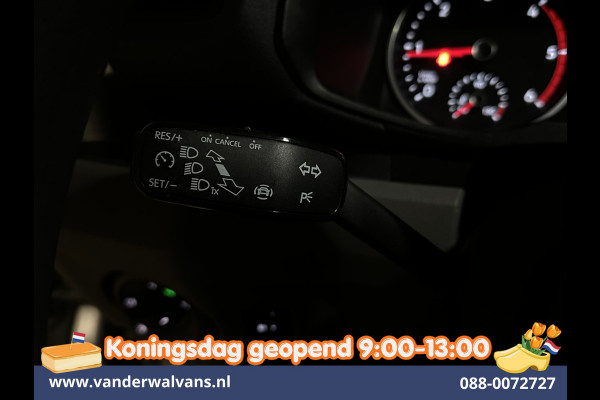 Volkswagen Crafter 2.0 TDI 140pk L3H3 L2H2 Euro6 Airco | Navigatie | Apple Carplay | Cruisecontrol Android Auto, Bijrijdersbank, 3000kg trekvermogen, zilver
