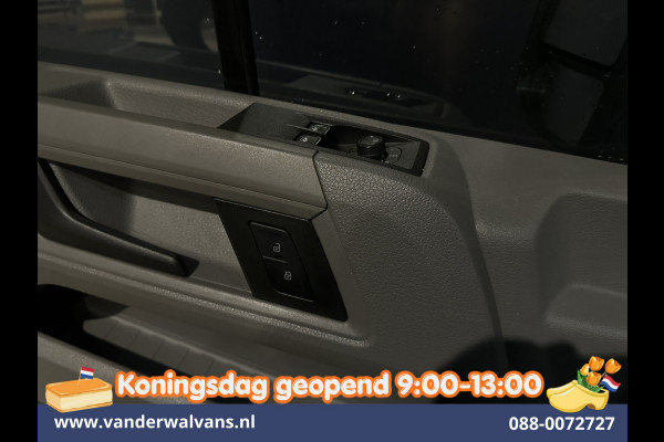 Volkswagen Crafter 2.0 TDI 140pk L3H3 L2H2 Euro6 Airco | Navigatie | Apple Carplay | Cruisecontrol Android Auto, Bijrijdersbank, 3000kg trekvermogen, zilver