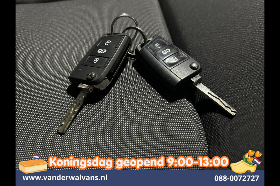 Volkswagen Crafter 2.0 TDI 140pk L3H3 L2H2 Euro6 Airco | Navigatie | Apple Carplay | Cruisecontrol Android Auto, Bijrijdersbank, 3000kg trekvermogen, zilver