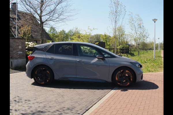 CUPRA Born Performance One 62 kWh | Panoramadak | 360 Camera | Head-Up Display | Apple Carplay |