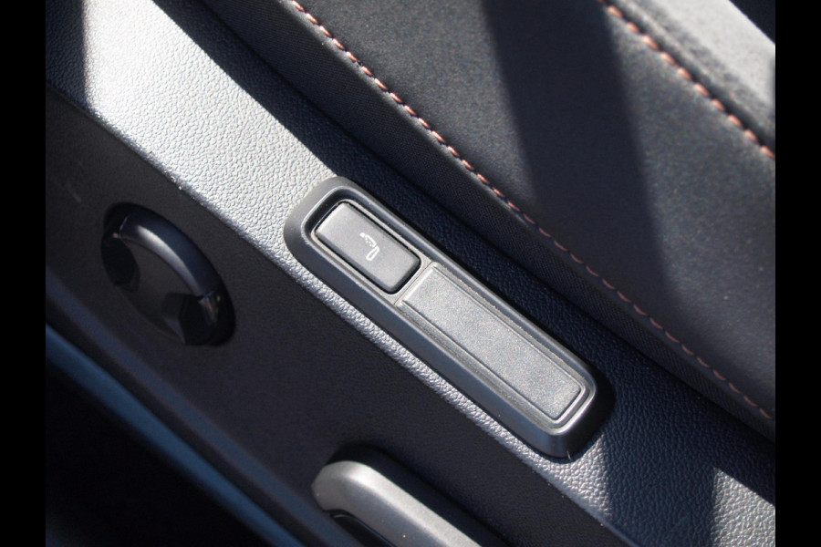 CUPRA Born Performance One 62 kWh | Panoramadak | 360 Camera | Head-Up Display | Apple Carplay |