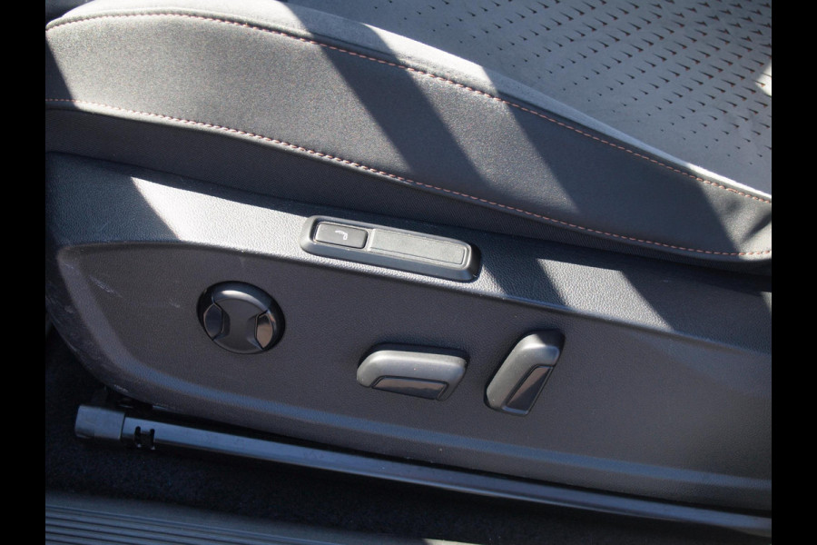 CUPRA Born Performance One 62 kWh | Panoramadak | 360 Camera | Head-Up Display | Apple Carplay |