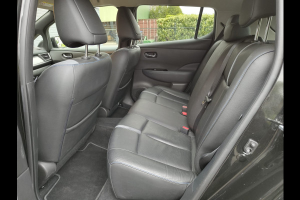 Nissan Leaf e+ Tekna 62kWh 218pk LEER Apple Carplay Android Auto Cruise control adaptief 360°Camera Navi Ecc Stoel+Stuurverwarming Keyless D Dodehoek detector Rijstrooksensor met correctie Uitparkeer waarschuwing Verkeersbord detectie Bluetooth Privacy Glas Lmv 17" Grootste Accu Grootste Actieradius Hoogste vermogen 218pk !