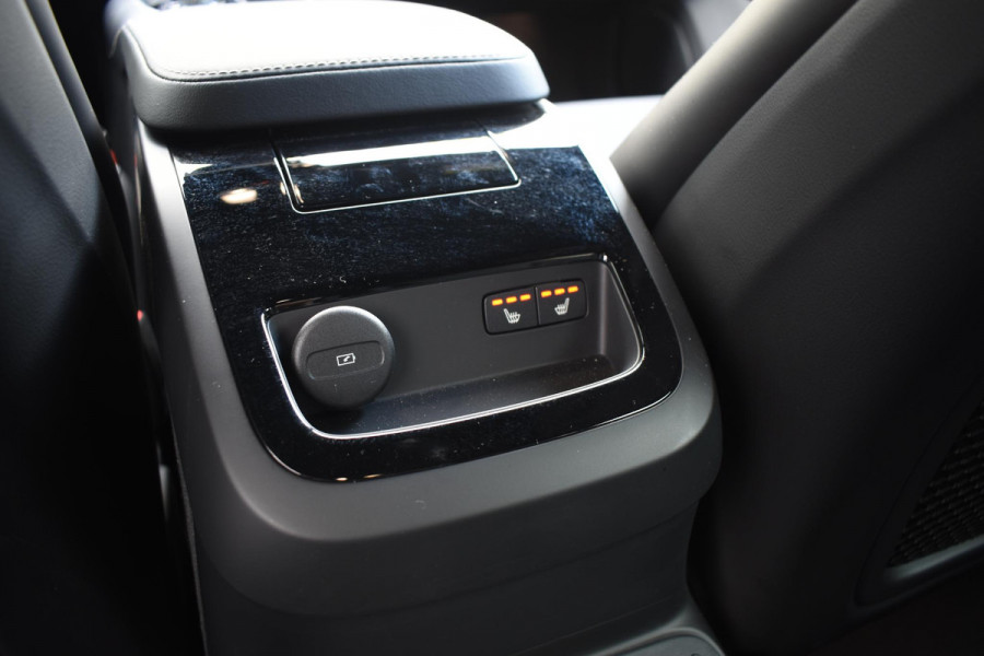 Volvo V60 T6 350PK Automaat Plug-in hybrid AWD Plus Dark / Navigatie / Adaptive Cruise control / 360 Camera / Harman Kardon / Stuur & Stoelverwarming / LM Velgen / Trekhaak