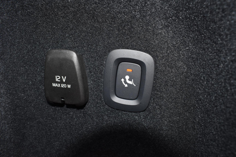 Volvo V60 T6 350PK Automaat Plug-in hybrid AWD Plus Dark / Navigatie / Adaptive Cruise control / 360 Camera / Harman Kardon / Stuur & Stoelverwarming / LM Velgen / Trekhaak