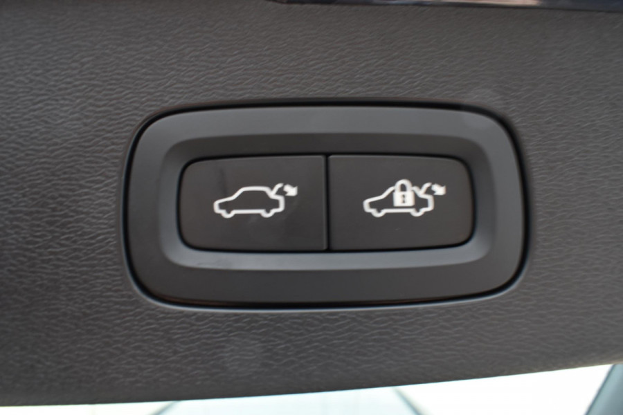 Volvo V60 T6 350PK Automaat Plug-in hybrid AWD Plus Dark / Navigatie / Adaptive Cruise control / 360 Camera / Harman Kardon / Stuur & Stoelverwarming / LM Velgen / Trekhaak