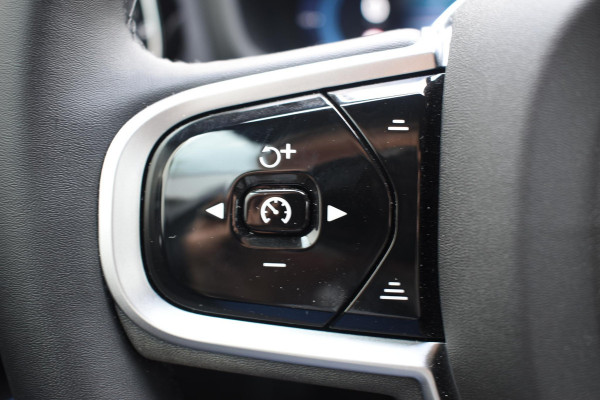 Volvo V60 T6 350PK Automaat Plug-in hybrid AWD Plus Dark / Navigatie / Adaptive Cruise control / 360 Camera / Harman Kardon / Stuur & Stoelverwarming / LM Velgen / Trekhaak