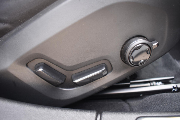 Volvo V60 T6 350PK Automaat Plug-in hybrid AWD Plus Dark / Navigatie / Adaptive Cruise control / 360 Camera / Harman Kardon / Stuur & Stoelverwarming / LM Velgen / Trekhaak