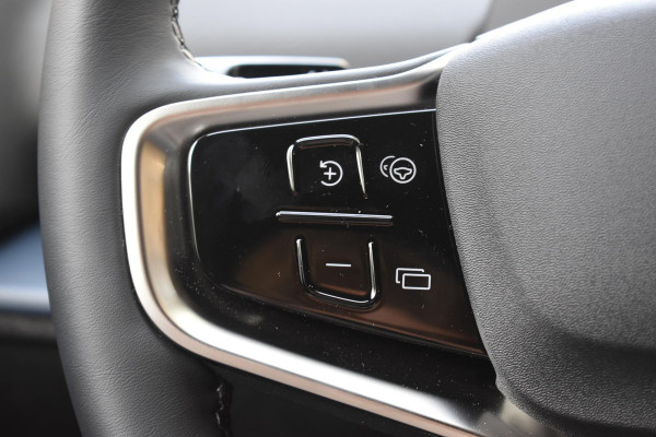 Volvo EX30 272PK Single Motor Extended Range Plus 69 kWh / Adaptieve Cruise Control / Elektrische achterklep / Achteruitrijcamera / Parkeersensoren V+A / Harman Kardon / 19" lichtmetalen velgen