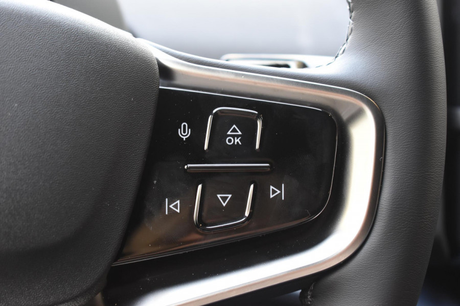 Volvo EX30 272PK Single Motor Extended Range Plus 69 kWh / Adaptieve Cruise Control / Elektrische achterklep / Achteruitrijcamera / Parkeersensoren V+A / Harman Kardon / 19" lichtmetalen velgen