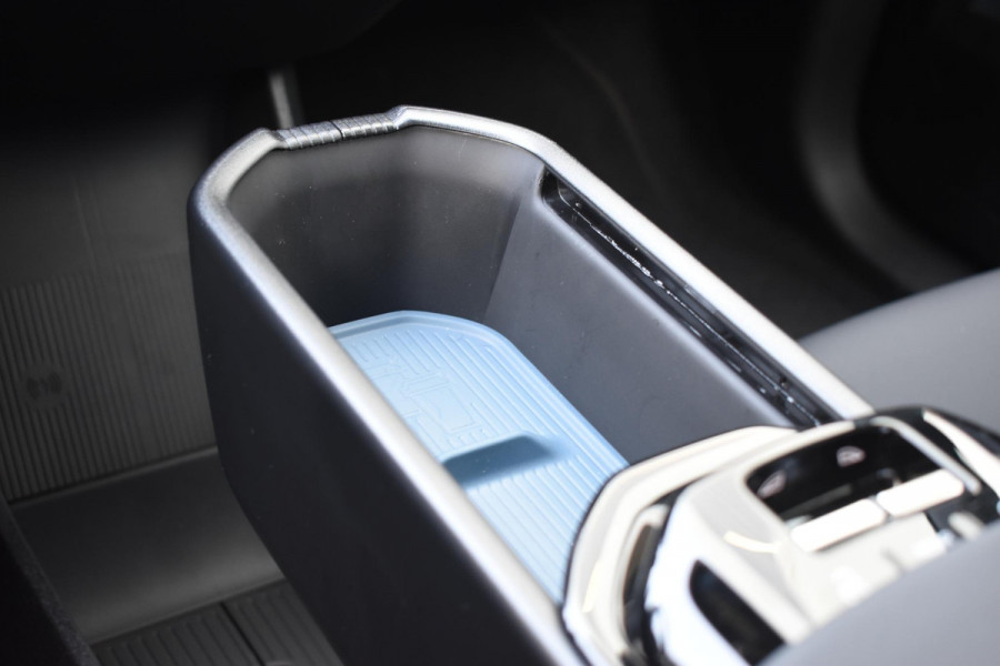 Volvo EX30 272PK Single Motor Extended Range Plus 69 kWh / Adaptieve Cruise Control / Elektrische achterklep / Achteruitrijcamera / Parkeersensoren V+A / Harman Kardon / 19" lichtmetalen velgen