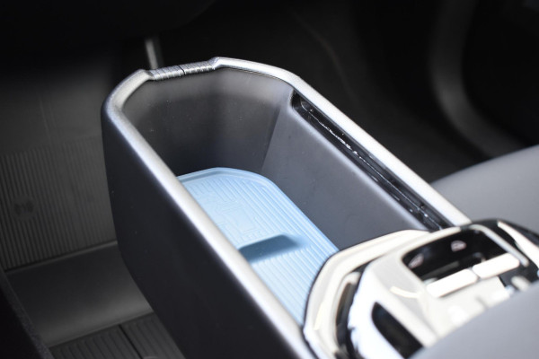 Volvo EX30 272PK Single Motor Extended Range Plus 69 kWh / Adaptieve Cruise Control / Elektrische achterklep / Achteruitrijcamera / Parkeersensoren V+A / Harman Kardon / 19" lichtmetalen velgen