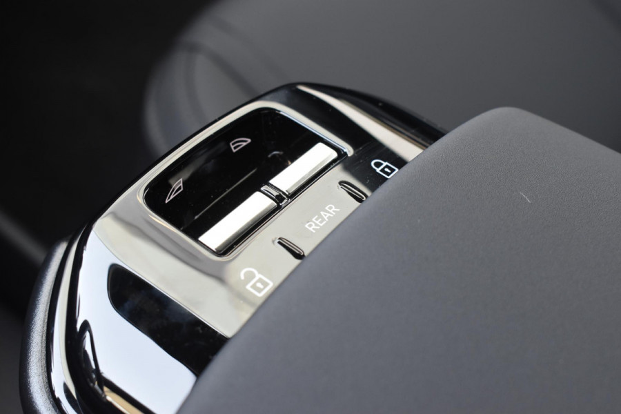 Volvo EX30 272PK Single Motor Extended Range Plus 69 kWh / Adaptieve Cruise Control / Elektrische achterklep / Achteruitrijcamera / Parkeersensoren V+A / Harman Kardon / 19" lichtmetalen velgen