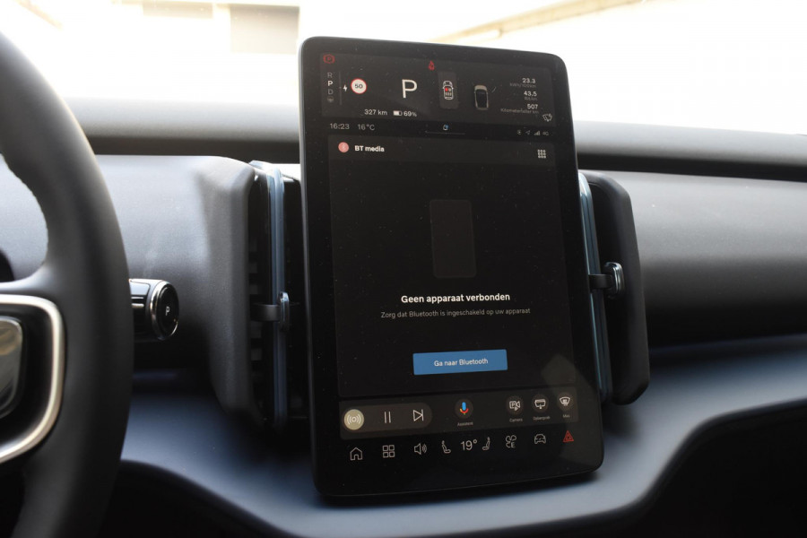 Volvo EX30 272PK Single Motor Extended Range Plus 69 kWh / Adaptieve Cruise Control / Elektrische achterklep / Achteruitrijcamera / Parkeersensoren V+A / Harman Kardon / 19" lichtmetalen velgen