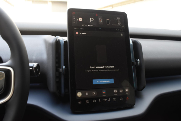 Volvo EX30 272PK Single Motor Extended Range Plus 69 kWh / Adaptieve Cruise Control / Elektrische achterklep / Achteruitrijcamera / Parkeersensoren V+A / Harman Kardon / 19" lichtmetalen velgen