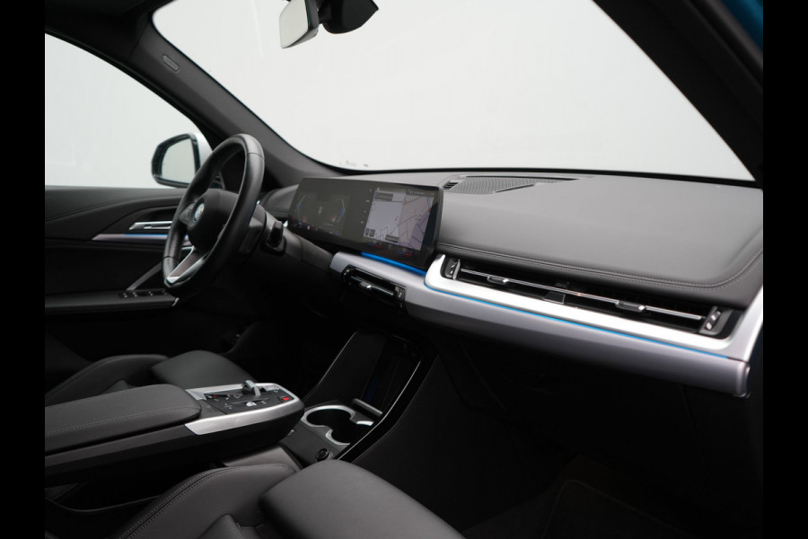 BMW X1 xDrive30e X Line PHEV 327pk Dealer O.H. | 20" Individual | Camera | Lederen Sportstoelen & Stuur Verwarmd | Sfeerverlichting | Apple Carplay | Blis | Keyless | Navigatie | DAB | Cruise Control | 20"L.M | Plug In Hybrid |