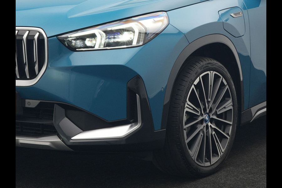 BMW X1 xDrive30e X Line PHEV 327pk Dealer O.H. | 20" Individual | Camera | Lederen Sportstoelen & Stuur Verwarmd | Sfeerverlichting | Apple Carplay | Blis | Keyless | Navigatie | DAB | Cruise Control | 20"L.M | Plug In Hybrid |