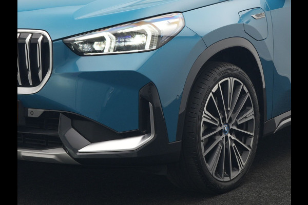 BMW X1 xDrive30e X Line PHEV 327pk Dealer O.H. | 20" Individual | Camera | Lederen Sportstoelen & Stuur Verwarmd | Sfeerverlichting | Apple Carplay | Blis | Keyless | Navigatie | DAB | Cruise Control | 20"L.M | Plug In Hybrid |