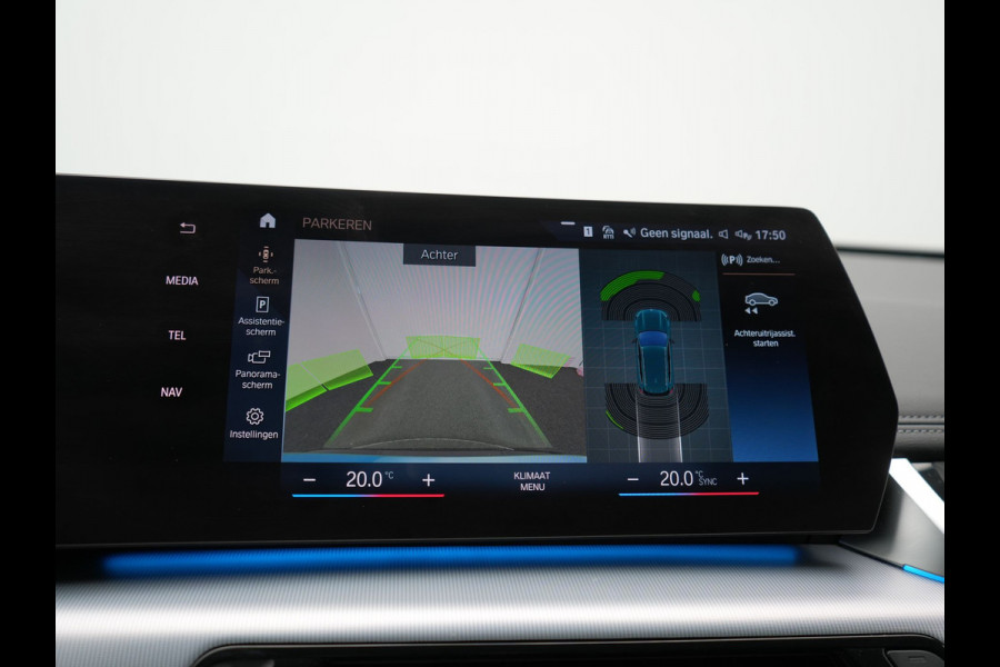 BMW X1 xDrive30e X Line PHEV 327pk Dealer O.H. | 20" Individual | Camera | Lederen Sportstoelen & Stuur Verwarmd | Sfeerverlichting | Apple Carplay | Blis | Keyless | Navigatie | DAB | Cruise Control | 20"L.M | Plug In Hybrid |