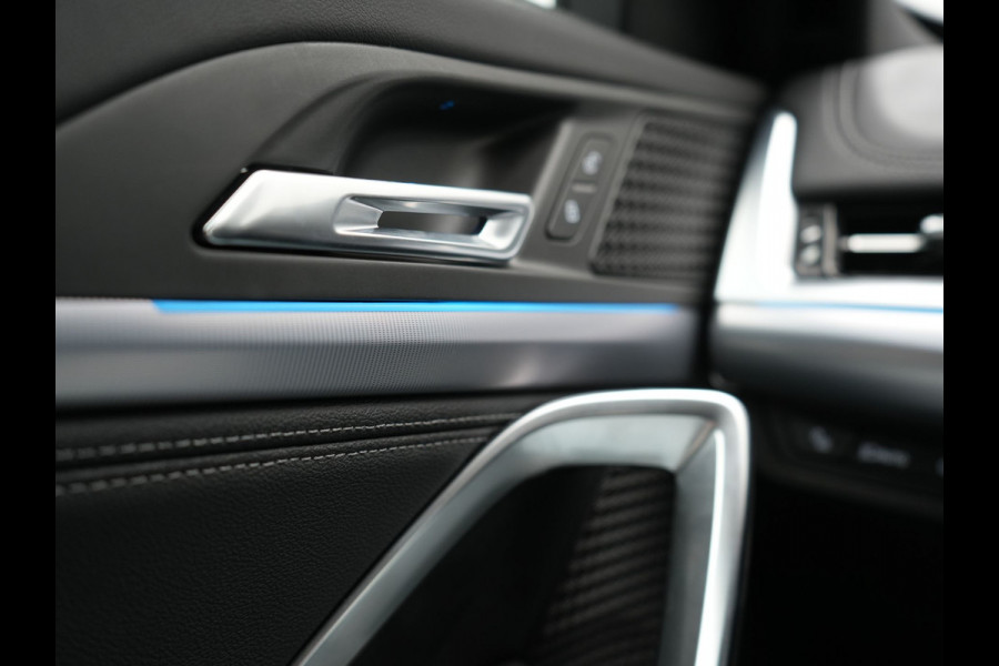 BMW X1 xDrive30e X Line PHEV 327pk Dealer O.H. | 20" Individual | Camera | Lederen Sportstoelen & Stuur Verwarmd | Sfeerverlichting | Apple Carplay | Blis | Keyless | Navigatie | DAB | Cruise Control | 20"L.M | Plug In Hybrid |