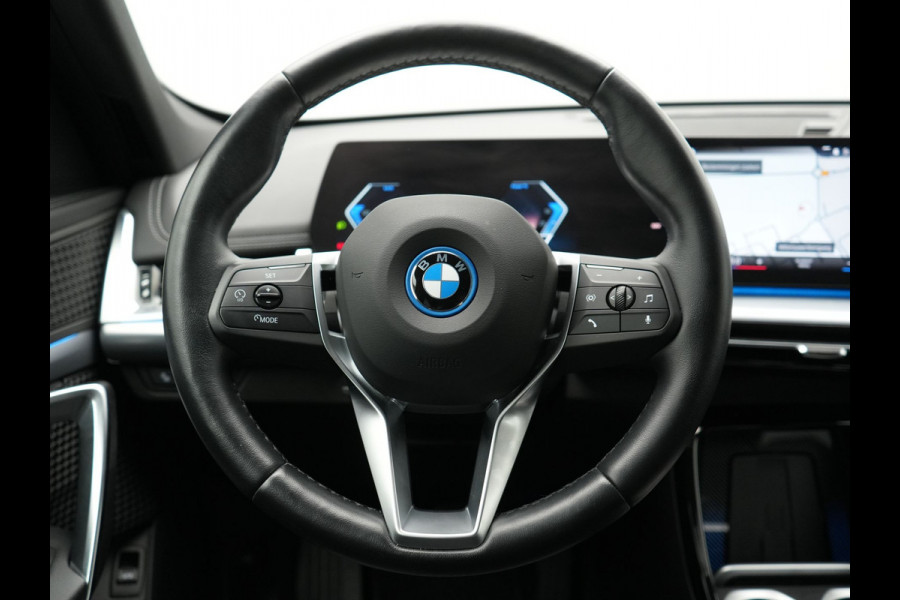 BMW X1 xDrive30e X Line PHEV 327pk Dealer O.H. | 20" Individual | Camera | Lederen Sportstoelen & Stuur Verwarmd | Sfeerverlichting | Apple Carplay | Blis | Keyless | Navigatie | DAB | Cruise Control | 20"L.M | Plug In Hybrid |