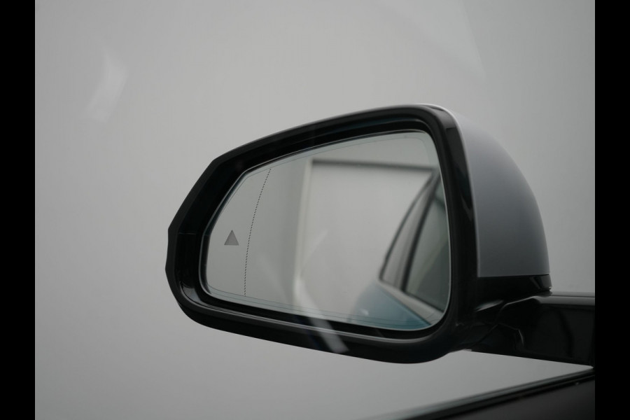 BMW X1 xDrive30e X Line PHEV 327pk Dealer O.H. | 20" Individual | Camera | Lederen Sportstoelen & Stuur Verwarmd | Sfeerverlichting | Apple Carplay | Blis | Keyless | Navigatie | DAB | Cruise Control | 20"L.M | Plug In Hybrid |