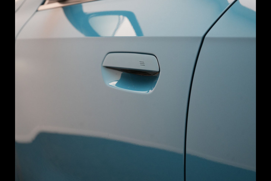 BMW X1 xDrive30e X Line PHEV 327pk Dealer O.H. | 20" Individual | Camera | Lederen Sportstoelen & Stuur Verwarmd | Sfeerverlichting | Apple Carplay | Blis | Keyless | Navigatie | DAB | Cruise Control | 20"L.M | Plug In Hybrid |