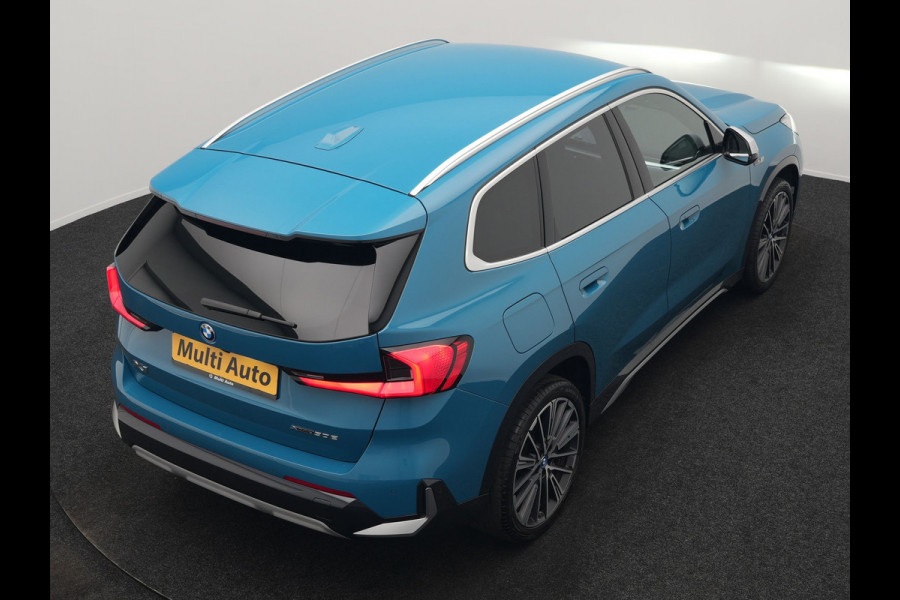BMW X1 xDrive30e X Line PHEV 327pk Dealer O.H. | 20" Individual | Camera | Lederen Sportstoelen & Stuur Verwarmd | Sfeerverlichting | Apple Carplay | Blis | Keyless | Navigatie | DAB | Cruise Control | 20"L.M | Plug In Hybrid |
