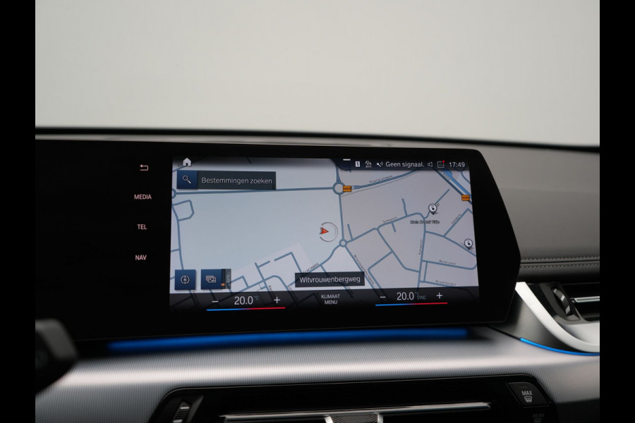 BMW X1 xDrive30e X Line PHEV 327pk Dealer O.H. | 20" Individual | Camera | Lederen Sportstoelen & Stuur Verwarmd | Sfeerverlichting | Apple Carplay | Blis | Keyless | Navigatie | DAB | Cruise Control | 20"L.M | Plug In Hybrid |