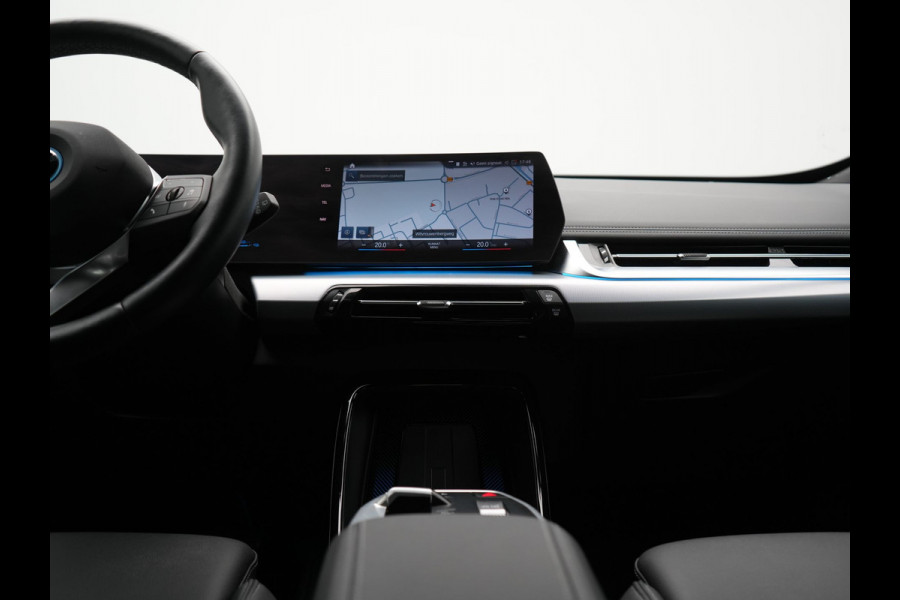 BMW X1 xDrive30e X Line PHEV 327pk Dealer O.H. | 20" Individual | Camera | Lederen Sportstoelen & Stuur Verwarmd | Sfeerverlichting | Apple Carplay | Blis | Keyless | Navigatie | DAB | Cruise Control | 20"L.M | Plug In Hybrid |