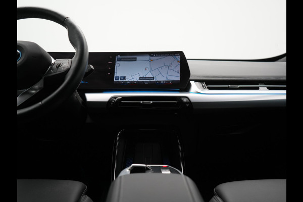 BMW X1 xDrive30e X Line PHEV 327pk Dealer O.H. | 20" Individual | Camera | Lederen Sportstoelen & Stuur Verwarmd | Sfeerverlichting | Apple Carplay | Blis | Keyless | Navigatie | DAB | Cruise Control | 20"L.M | Plug In Hybrid |