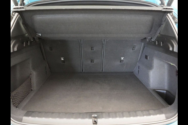 BMW X1 xDrive30e X Line PHEV 327pk Dealer O.H. | 20" Individual | Camera | Lederen Sportstoelen & Stuur Verwarmd | Sfeerverlichting | Apple Carplay | Blis | Keyless | Navigatie | DAB | Cruise Control | 20"L.M | Plug In Hybrid |