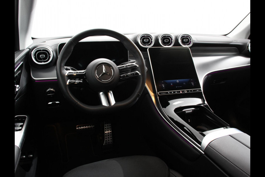 Mercedes-Benz GLC 300e 4MATIC AMG Line Navigatie Cruise Control Parkeersensoren Stoelverwarming Matrix LED-koplampen Virtual Cockpit Surround-systeem Burmester Inductielader