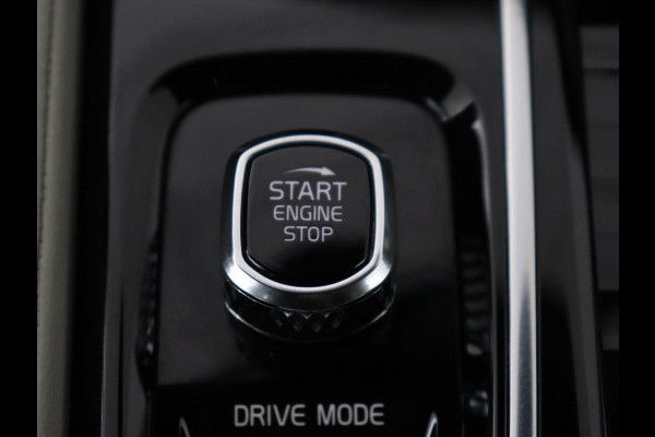 Volvo V60 2.0 T6 Twin Engine AWD Momentum Pro | SOH 88% | Stoelverwarming | Adaptive cruise | Carplay | Half leder | Navigatie | Full LED | Parkeerhulp | Climate control | Bluetooth | PHEV | Plug In