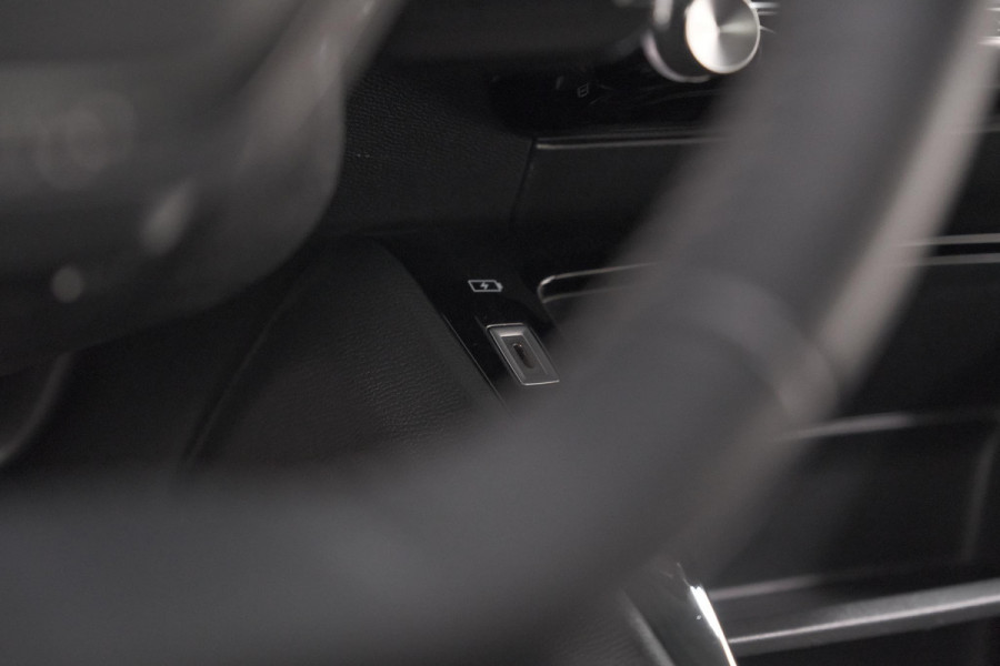 Peugeot 208 PureTech 75 Active Pack | Navigatie | Parkeersensoren | Apple Carplay | Allseason Banden